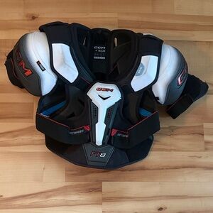 CCM Jetspeed ft8 shoulder pads Senior Small